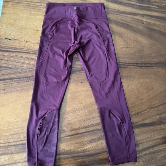 Lululemon Fast and Free 23” Leggings Garnet Plum Camo Mesh Panels Size 6 - Picture 4 of 7